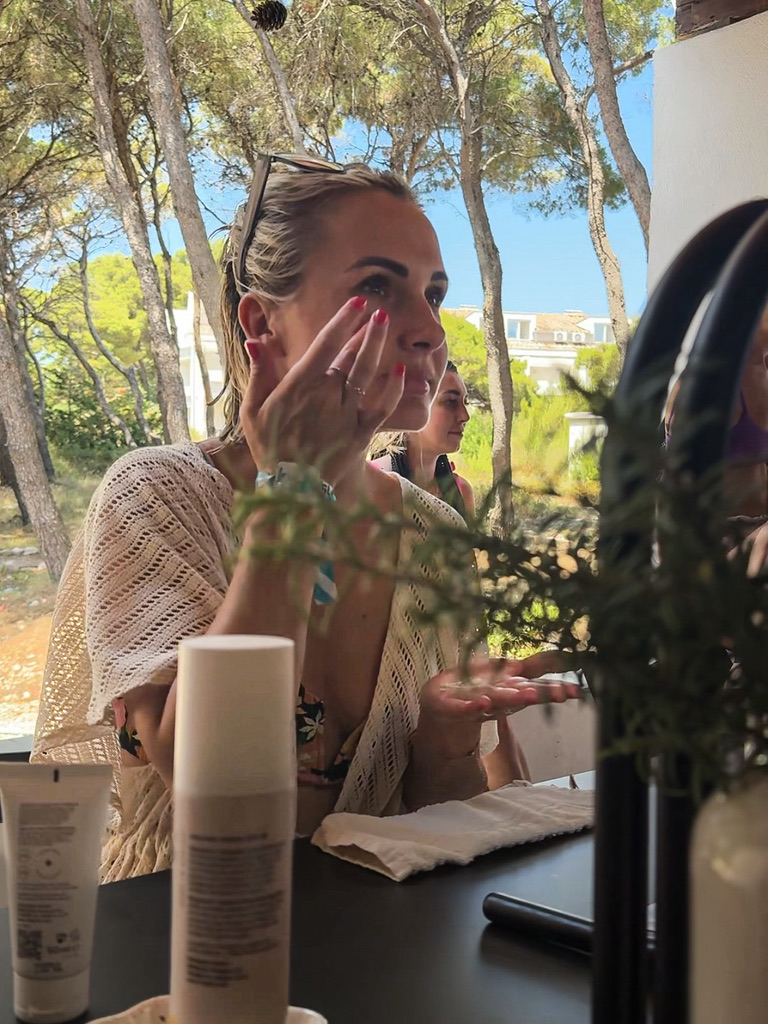 Sandra from Team Freshlife with fresh Ringana products